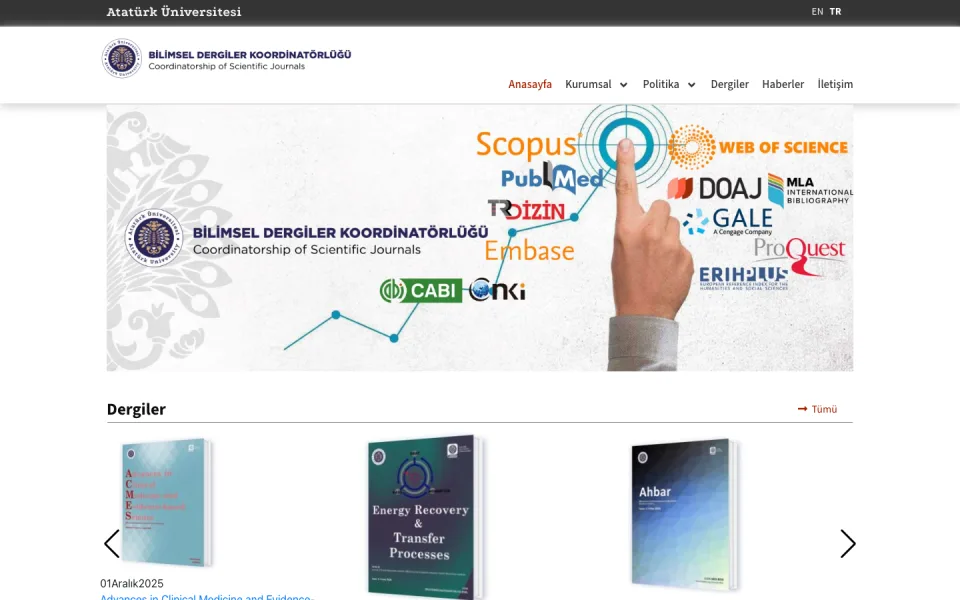 Atatürk Üniversitesi Bilimsel Dergiler Koordinatörlüğü web sitesinin ana sayfası. Üstte menü, ortada çeşitli akademik indeks logolarının olduğu bir görsel ve altta 'Dergiler' başlığı altında dergi kap