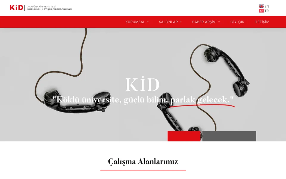 Atatürk Üniversitesi Kurumsal İletişim Direktörlüğü web sitesinin ana sayfası. Sayfada eski tip bir telefon ahizesi ve 'Köklü üniversite, güçlü bilim, parlak gelecek' sloganı yer alıyor.