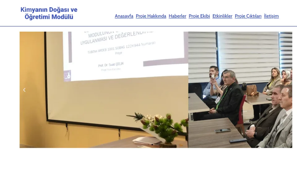 Bir sunum salonunda projeksiyon ekranında 'Modülünün Uygulanması ve Değerlendirilmesi' başlıklı slayt yansıtılırken, masalarda oturan katılımcılar izliyor.