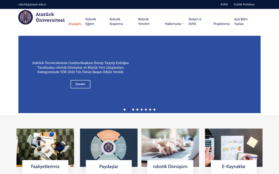 Atatürk Üniversitesi Robotik Dönüşüm ve Yazılım Ofisi web sitesinin ana sayfası. Üstte menüler, ortada mavi arka planlı bir duyuru alanı ve altta Faaliyetlerimiz, Paydaşlar, robotik Dönüşüm ve E-Kayna