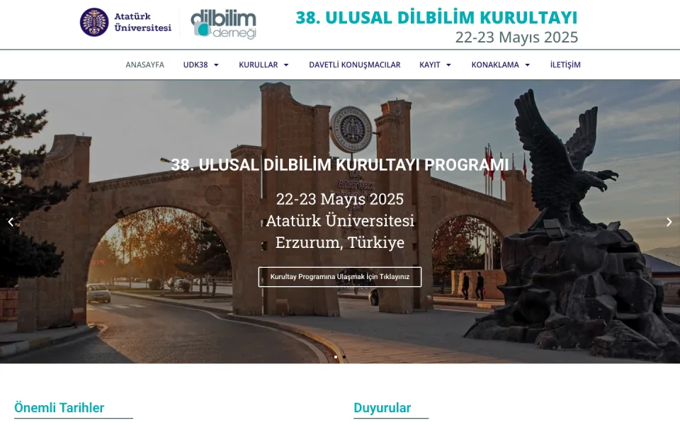 38. Ulusal Dilbilim Kurultayı web sitesinin ana sayfası. Üstte kurum logoları ve menü, ortada Atatürk Üniversitesi giriş kapısı ve kartal heykeli önünde etkinlik tarihi ve yeri bilgileri yer alıyor.